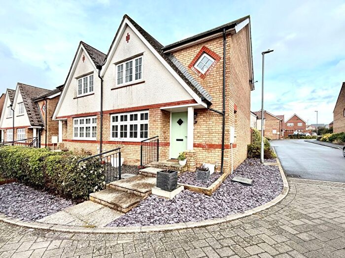 3 Bedroom Semi-Detached House For Sale In York Road, Calne, SN11