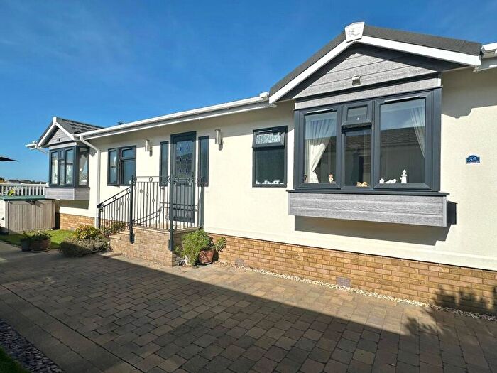 2 Bedroom Bungalow For Sale In New Lane, Milford On Sea, Lymington, Hampshire, SO41