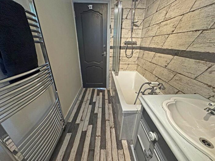 2 Bedroom Cottage For Sale In Buckstones Road, Shaw, Oldham, OL2