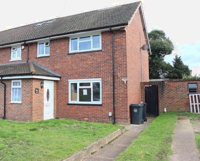 3 Bedroom End Terrace House To Rent In Beaufort Road, Woking, GU22