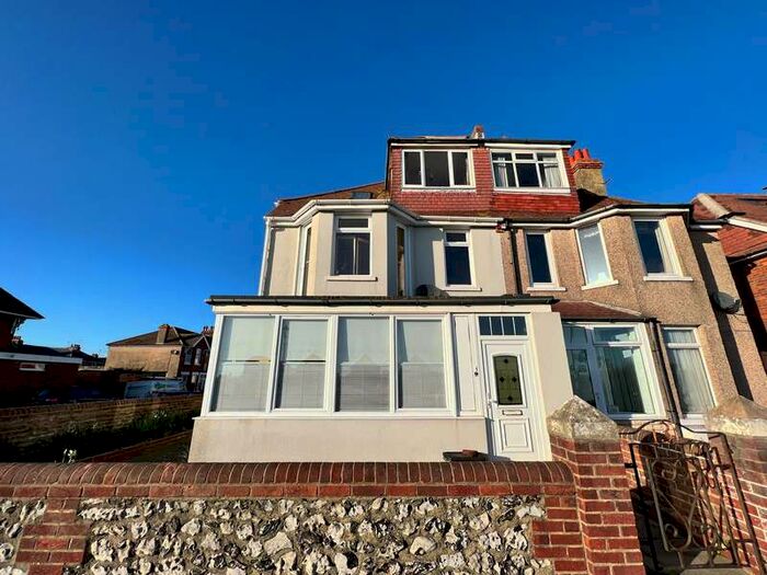 1 Bedroom Apartment To Rent In Royal Parade, BN22