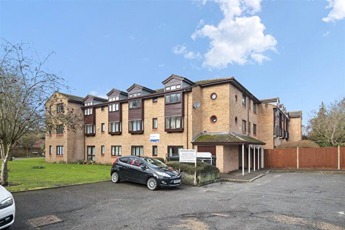 1 Bedroom Flat For Sale In Woodlea Court, Verona Close, Uxbridge, UB8