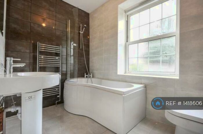 1 Bedroom Flat To Rent In Lushington Road, London, SE6