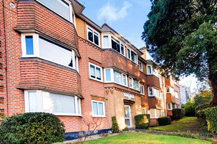 2 Bedroom Flat To Rent In South Bank, Surbiton, KT6