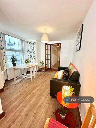 2 Bedroom Flat To Rent In Queens Road, London, N11