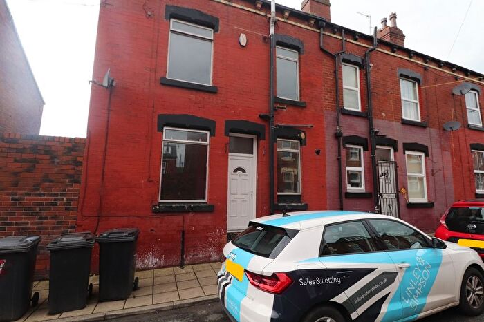 2 Bedroom Detached House To Rent In Claremont Place, Leeds, West Yorkshire, LS12