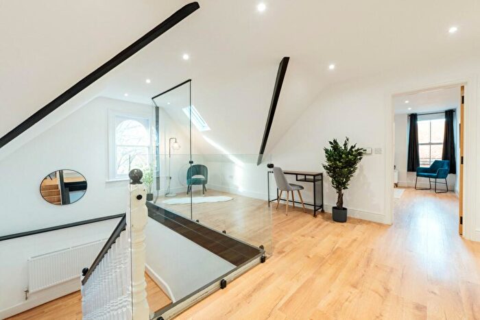 2 Bedroom Flat For Sale In Canadian Avenue, Catford, SE6