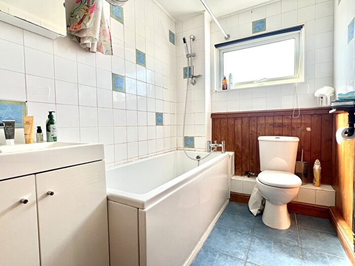 3 Bedroom Flat To Rent In Crocus Field, Barnet, EN5