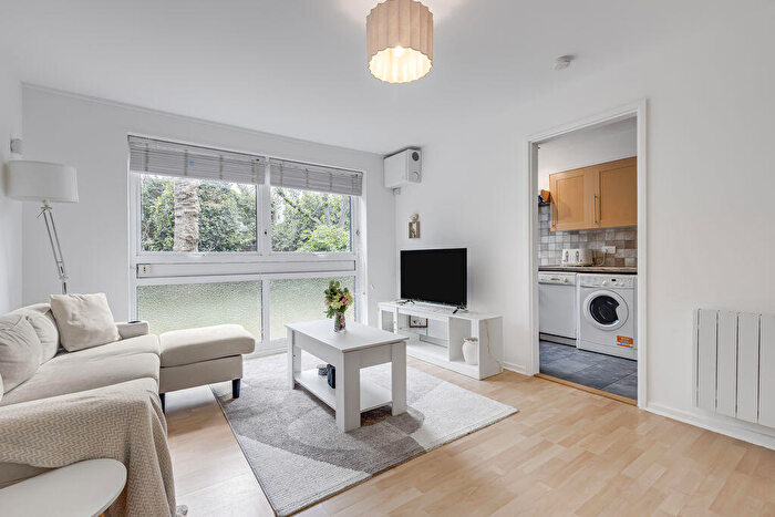 1 Bedroom Flat To Rent In Regent Square, Bruce Road, E3