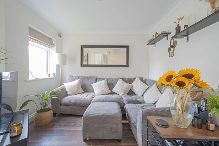 1 Bedroom Flat To Rent In Roslyn Close, Merton Abbey Mills, Mitcham, CR4