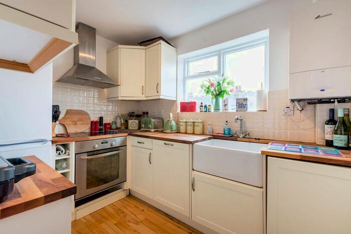 1 Bedroom Flat For Sale In Dalebury Road, Tooting Bec, London, SW17