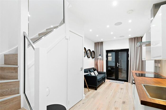 1 Bedroom Apartment To Rent In Siamese Mews, Finchley, London, N3