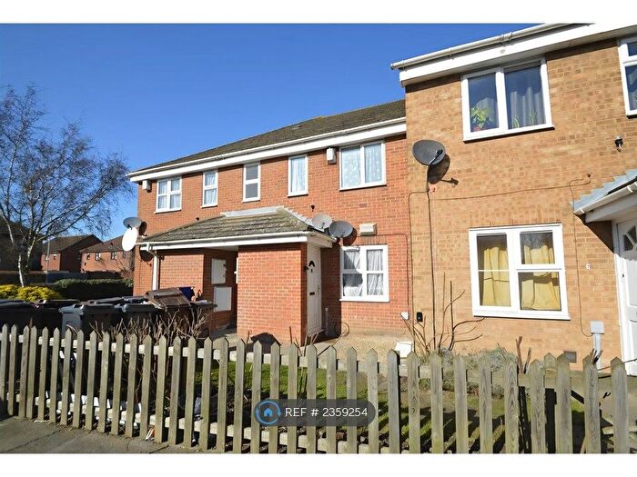 1 Bedroom Flat To Rent In Wallers Close, Dagenham, RM9