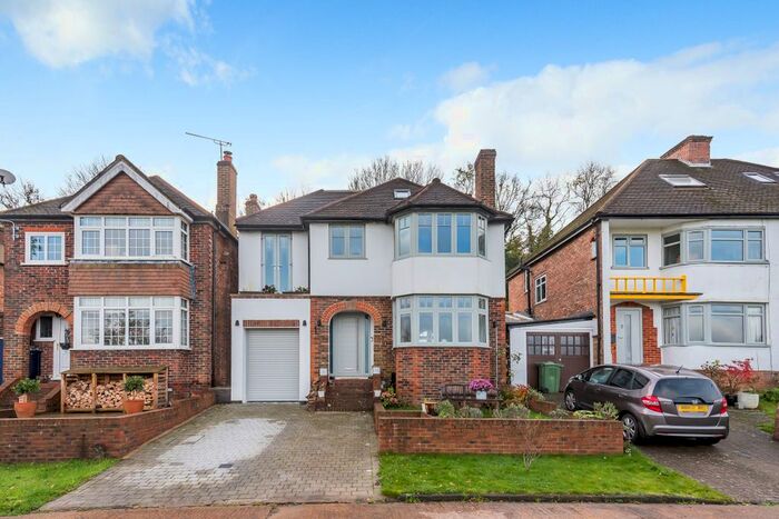 4 Bedroom Detached House For Sale In Beechcroft Drive, Guildford, Surrey, GU2