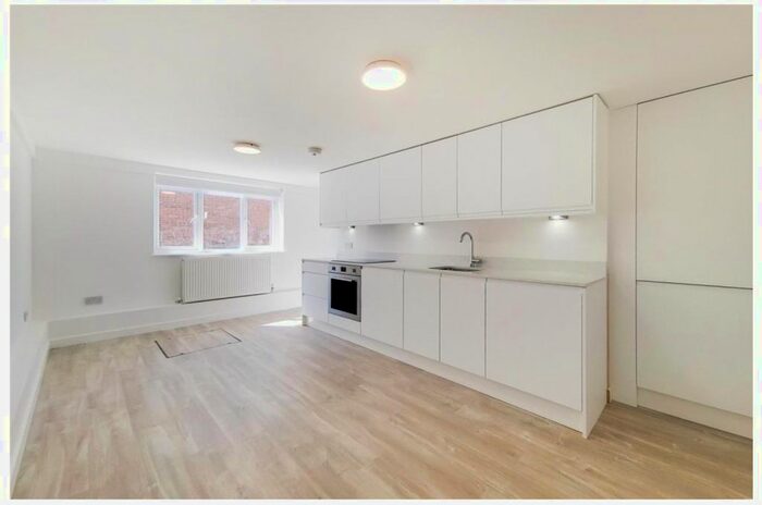 Studio To Rent In Finchley Road, Temple Fortune, London, NW11