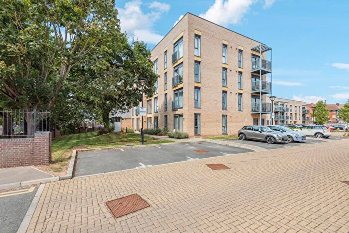 2 Bedroom Apartment For Sale In Allwoods Place, Hitchin, SG4