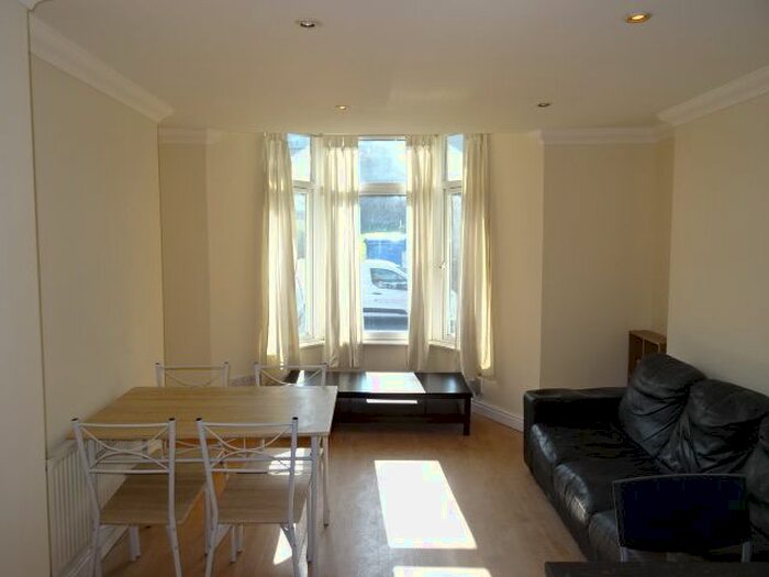 2 Bedroom Flat To Rent In Broadway, Treforest, Pontypridd, CF37
