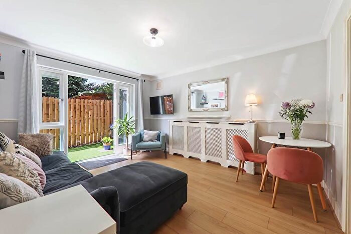 1 Bedroom Flat For Sale In Elderwood Place, West Norwood, London, SE27