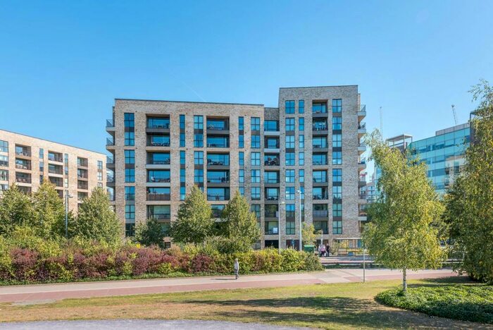 2 Bedroom Flat To Rent In Lakeside Drive, Park Royal, London, NW10
