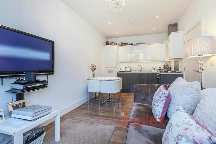 2 Bedroom Flat To Rent In Eleanor Cross Road, Waltham Cross, EN8