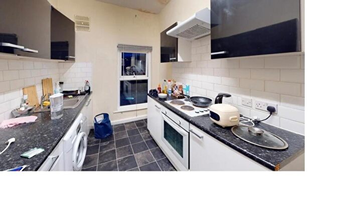 2 Bedroom Flat To Rent In Belle Vue Road, Leeds, LS3