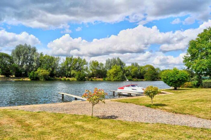 2 Bedroom Apartment To Rent In Bourne End Riverside, SL8