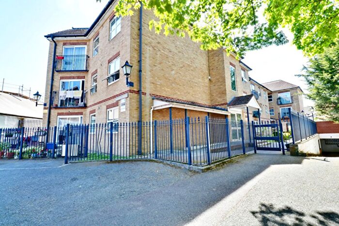 2 Bedroom Flat To Rent In Compass Lane, Bromley, BR1