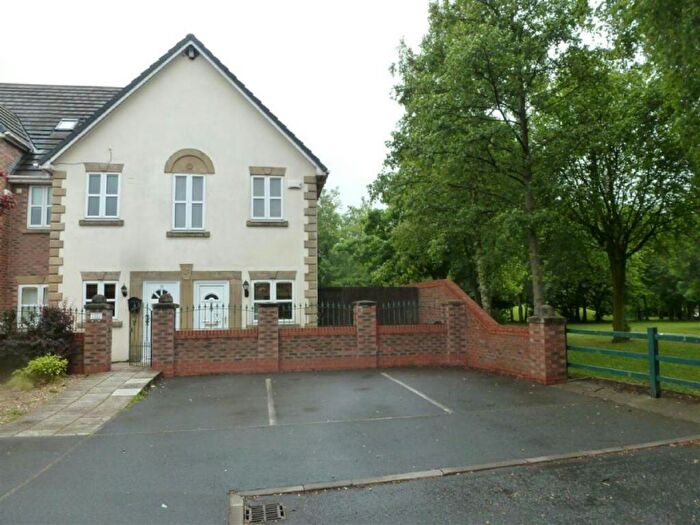 3 Bedroom Flat To Rent In Parkside Mansions, Liverpool, Merseyside., L36