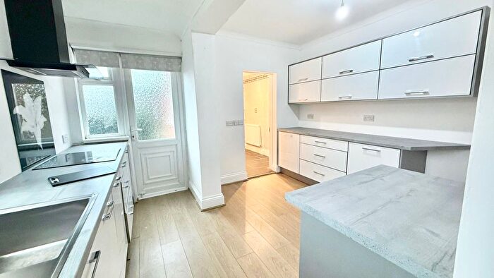 3 Bedroom End Of Terrace House To Rent In Reginald Road, Smethwick, B67