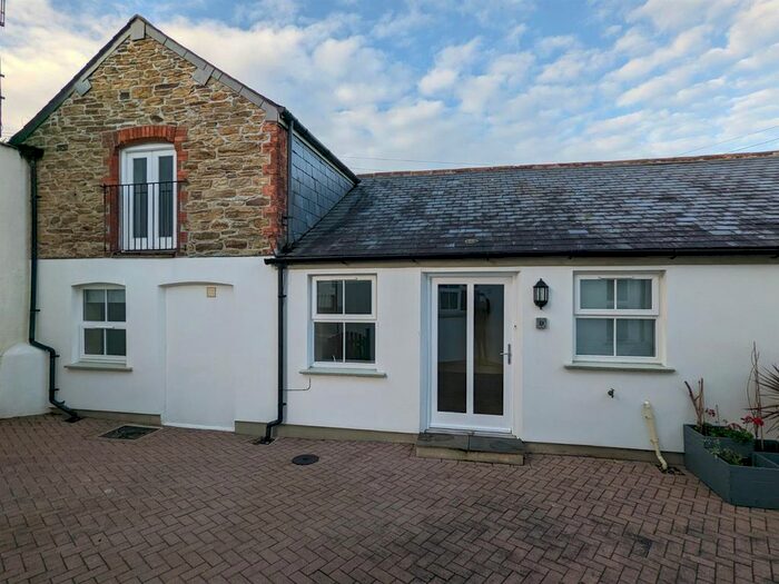 2 Bedroom Property To Rent In Bosvigo Road, Truro, TR1