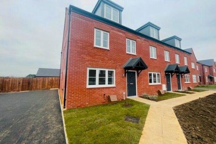 3 Bedroom End Of Terrace House To Rent In Carrington Road, Twigworth GL2