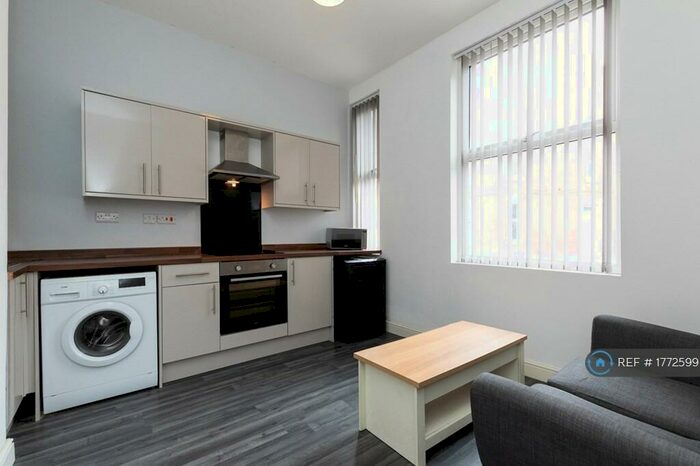 1 Bedroom Flat To Rent In Dovercastle, Nottingham, NG7