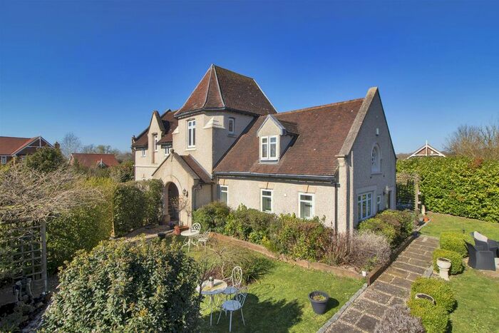 5 Bedroom Detached House For Sale In Grove Close, Hadlow, Tonbridge, TN11
