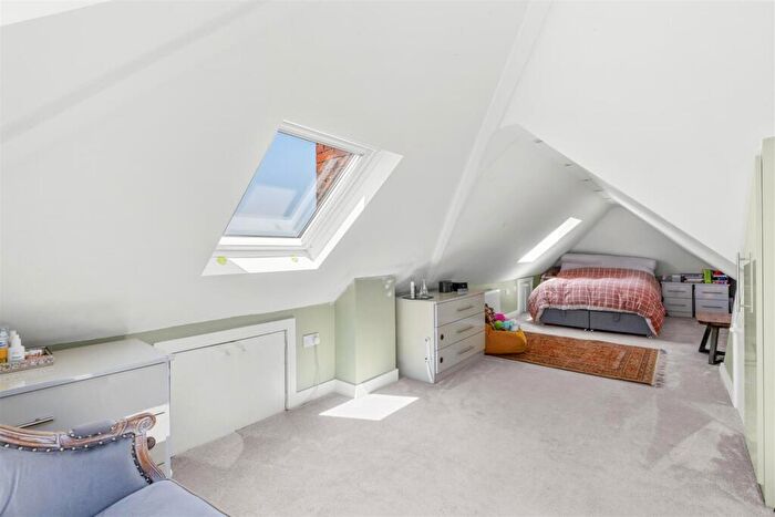 4 Bedroom Detached House For Sale In South Drive, High Wycombe, HP13