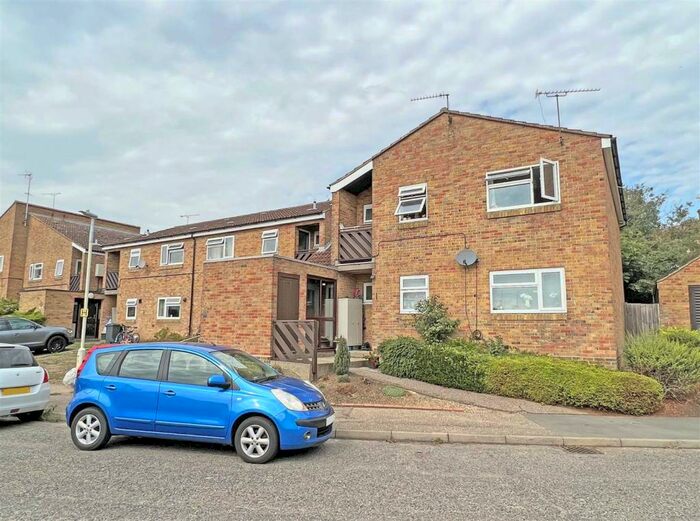 2 Bedroom Flat For Sale In Beadle Way, Great Leighs, Chelmsford, CM3