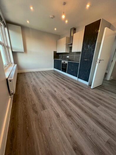 1 Bedroom Flat To Rent In Merton Road, London SW18