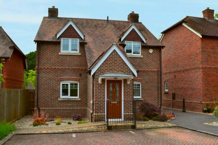 2 Bedroom Flat To Rent In Blackthorn Close, Tadley, RG26
