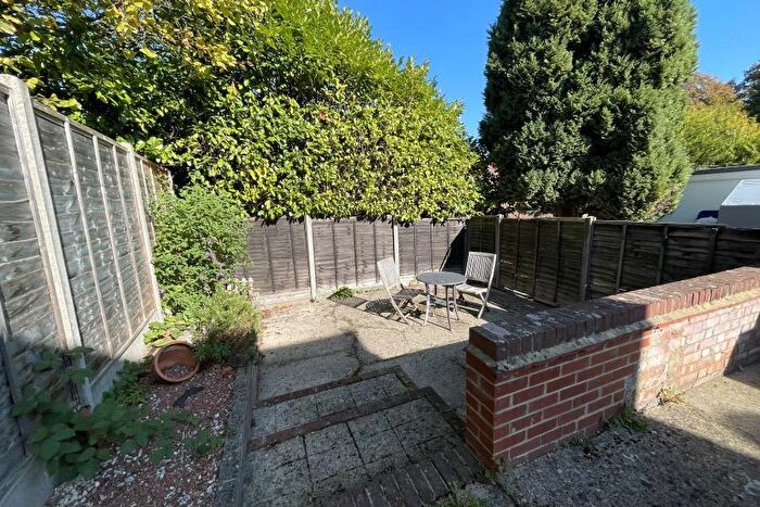 2 Bedroom Apartment To Rent In Woking, Surrey, GU22