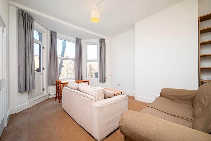 2 Bedroom Flat To Rent In Tollington Park, London, N4