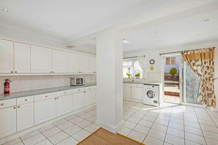 3 Bedroom House To Rent In Hale End Road, Walthamstow, E17