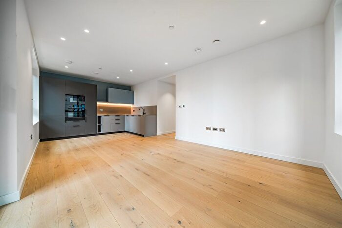 1 Bedroom Flat To Rent In Peninsula Gardens, Chandlers Avenue, Lower Riverside, Greenwich Peninsula, SE10