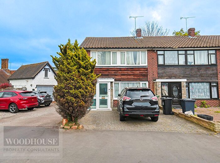 3 Bedroom Terraced House For Sale In Elgin Road, Cheshunt, EN8