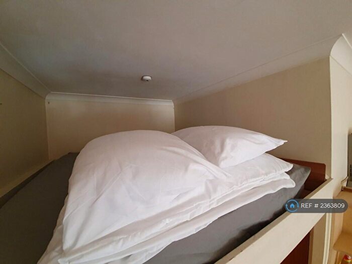 Studio To Rent In Cambridge House, London, E1