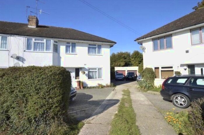 2 Bedroom Maisonette To Rent In Meadowcroft Close, Horley, Surrey, RH6