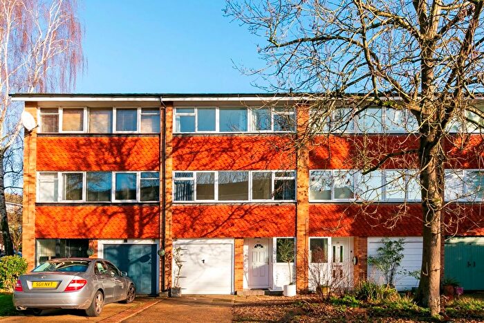 4 Bedroom Town House To Rent In Kingfisher Drive, Richmond, TW10