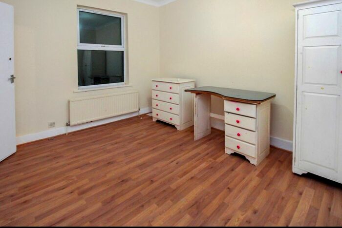 3 Bedroom Terraced House To Rent In Newcombe Road, Luton LU1