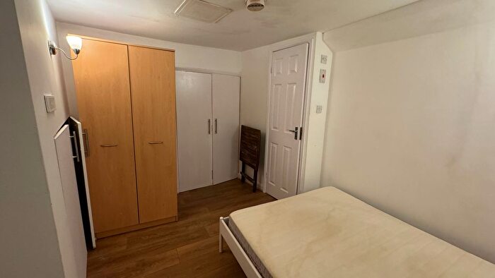 Studio To Rent In Offord Road, London, N1
