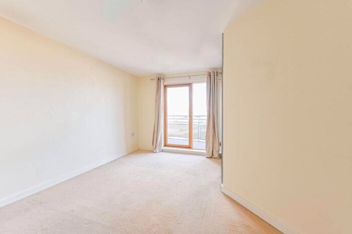 2 Bedroom Flat For Sale In Pancras Way, Bow, London, E3