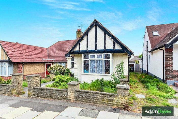 3 Bedroom Detached Bungalow To Rent In Milton Avenue, Barnet, EN5