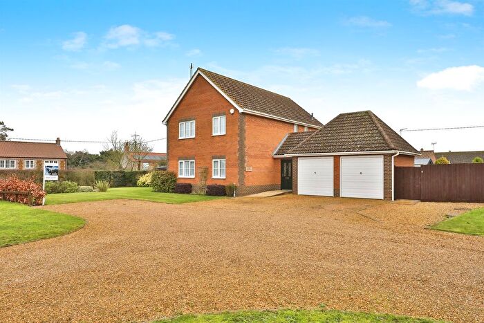 4 Bedroom Detached House For Sale In St Marys Meadow, Pentney, PE32